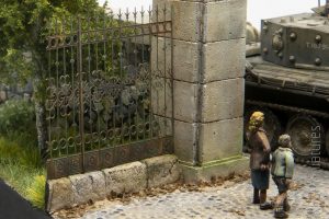 1/72 Vintage Wrought Iron Gate and Fence - KMA Modeller