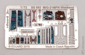 1/72 MiG-21MFN - Weekend - Eduard