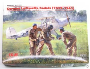 1/32 German Luftwaffe Cadets - ICM