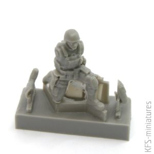 1/72 Two Kneeling Soldiers and Commanding Officer, US Army - CMK