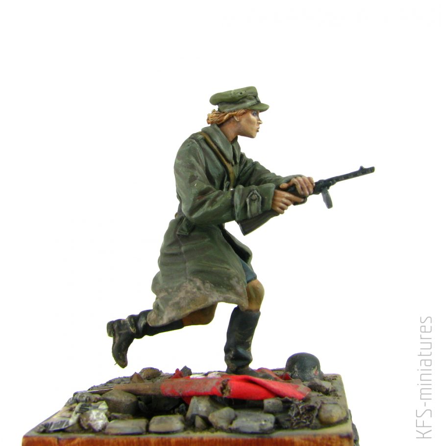 54mm WWII Riflewoman 'Platerowka'